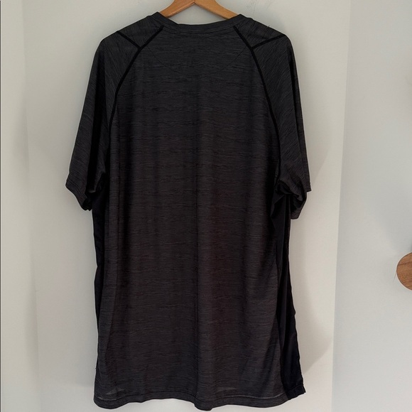 Saxx Men's Charcoal Short Sleeve Drop Temp Technology Hot Shot Tech Tee - Picture 3 of 4